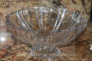 lot 159 image: LARGE CRYSTAL FRUITDESSERT DISPLAY PEDESTAL COMPOTE BOWL , 13DIAM&nbsp
