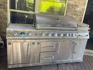 lot 165 image: MASTER FORGE 6318B STAINLESS STELL LP GAS GRILL WITH&nbsp SIDE BURNER ON WHEELS&nbsp  SEE PICS BRING&nbsp EXTRA HELP&nbsp