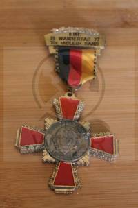 lot 173 image: 8TH INTERNATIONAL 1977&nbsp WANDERTAG ( HIKING DAY) ORGANIZED BY RV,ADLER SAND 1977 GERMAN ORDER OF MERIT&nbsp OF THE FEDERAL REPUBLIC OF GERMAN MEDAL PIN&nbsp