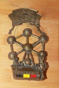 lot 179 image: 1977 4 INTERNATIONAL&nbsp GERMAN AMERICAN FRIENSHIP HIKE HOSTED BY FC -HELMSTADT IN&nbsp BRUSSEL&nbsp BELGIUM&nbsp FEATURING TWO OF ITS MOST FAMOUS LANDMARKS  THE ATOMIUM AND THE MANNEKEN PIS MEDAL PIN  SEE PICS&nbsp