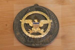 lot 182 image: 1970S NATO U.S. ARMY BAMBERGER&nbsp WANDERVEREIN&nbsp WANDERCLUB (GERMAN HIKING CLUB )UNITY IS THE FOUNDATION OF FREEDOM CLUB NECK MEDAL&nbsp