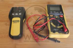 lot 193 image: TOTAL OF 2 MULTIMETER - STANLEY INTELLSENSOR PLUS &amp DIGITAL MULTIMETER 6243473&nbsp