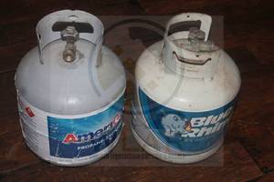 lot 198 image: TOTAL OF 2 EMPTY PROPANE TANKS&nbsp