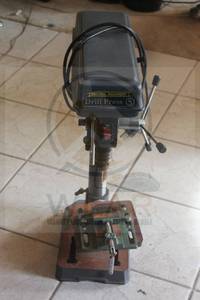 lot 222 image: CENTRAL MACHINERY BENCHTOP&nbsp DRILL PRESS 38119 WITH PITTSBURGH 2 12 DRILL PRESS VISE 5927&nbsp  SEE PICS&nbsp