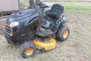 lot 233 image: POULAN PRO RIDING LAWN MOWER PP19A42 HAS KEYS  RUNNING CONDITION UNKNOWN NEEDS BATTERY&nbsp