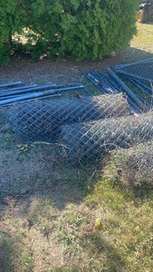 lot 328 image: LOT OG CHAIN LINK FENCING &amp POST POLES  SEE PICS AND VIDEO , BRING HELP&nbsp