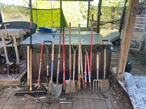 lot 334 image: COLLECTION OF GARGENING TOOLS, SHOVELS,SPADES, FORKS ,WEASELS ,PUSH BROOM ,POST HOLE DIGGER,AND MORE  SEE PICS&nbsp