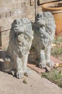 lot 256 image: TOTAL OF 2&nbsp CAST STONE CONCRETE LION STATUES  2FT TALL&nbsp