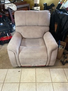 lot 346 image: FABRIC RECLINING CHAIR IN GREAT CONDITION&nbsp  SEE PICS&nbsp