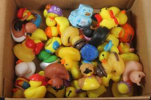 lot 286 image: GENEROUS AMOUNT&nbsp ASSORTED&nbsp RUBBER DUCKS&nbsp