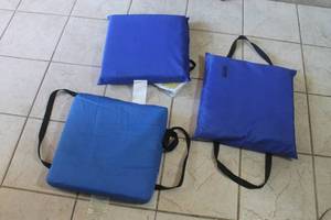 lot 290 image: TOTAL OF 3 THROWABLE PERSONAL FLOTATION CUSHION&nbsp DEVICES TYPE IV PFD&nbsp