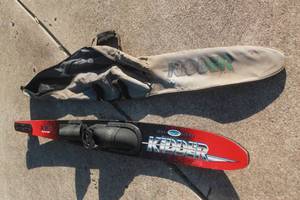 lot 308 image: SINGLE KIDDER SLALOM WATER SKI WITH STORAGE CARRY&nbsp BAG&nbsp