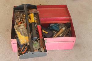 lot 310 image: POPULAR MECHANICS RED METAL TOOL BOX WITH TRAY  CONTENTS INCLUDED SEE PICS&nbsp