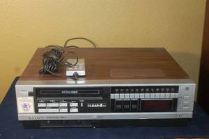 lot 315 image: VINTAGE SANYO VCR 6400 WITH REMOTE&nbsp