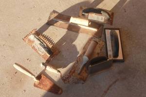 lot 317 image: LOT&nbsp OF&nbsp ASSORTED TROWELS&nbsp