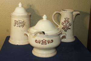 lot 321 image: VINTAGE&nbsp 1975 PFALTZGRAFF VILLAGE STONEWARE , FLOUR CANISTER, PEDESTAL SOUP TUREEN WITH LID &amp LADLE, PITCHER COFFEE POT  SEE PICS&nbsp&nbsp
