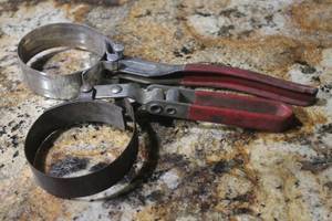 lot 326 image: TOTAL OF 2 ADJUSTABLE OIL FILTER WRENCHES&nbsp