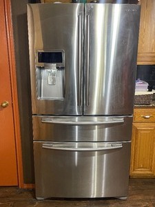 lot 151 image: SAMSUNG RF4287HARS 4-FRENCH DOOR STAINLESS STEEL&nbsp WITH WATERICE DISPENSING&nbsp REFRIGERATOR  CONTENTS NOT INCLUDED  SEE PICS&nbsp