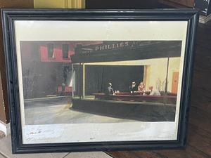 lot 294 image: 1994 NIGHTHAWKS BY AMERICAN ARTIST EDWARD HOPPER&nbsp PUBLISHED BY SUR-LAC INC PRINTED IN HONG KONG WALL ART&nbsp IN BLACK FRAME , 31 W X 25 12 H  SEE PICS