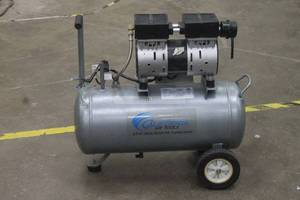 lot 7 image: CALIFORNIA AIRTOOLS 6310 ULTRA QUIET AIR COMPRESSOR&nbsp