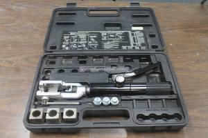 lot 22 image: MASTERCOOL&nbsp 71200 PUSH CONNECT GM FUEL LINE FLARING 45 DEGREE DOUBLE FLARING&nbsp SET WITH PUSH CONNECT FOARMING AND WEIGHTS WITH CARRY CASE&nbsp