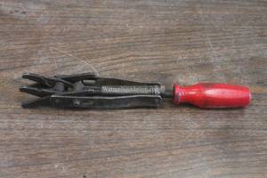 lot 27 image: DISC BRAKE PAD SPREADER&nbsp