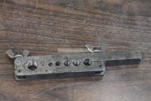 lot 28 image: FLARING TOOL