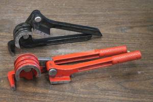 lot 30 image: TOTAL OF 2 MANUAL ORL TUBING BENDERS&nbsp