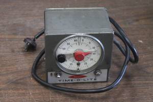 lot 32 image: MASTER TIME - O- LITE&nbsp DARKROOM TIMER , M-59&nbsp