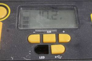 lot 34 image: STANLEY&nbsp 1200&nbsp PEAK AMP PORTABLE CAR JUMP STARTER POWERSTATION J5CPD  SEE PICS&nbsp&nbsp