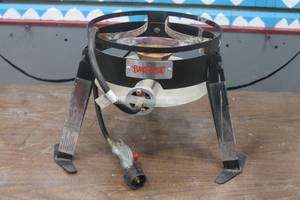 lot 50 image: BAYOU CLASSIC HIGH PRESSURE PROPANE BURNER WITH PROPANE REGULATOR JYT-GYA78&nbsp