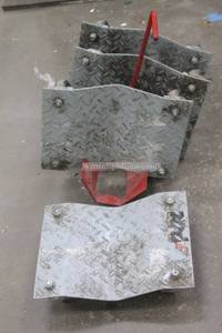 lot 74 image: SET OF 4&nbsp DIAMOND PLATE VEHICLE DOLLIES&nbsp WITH STAND&nbsp