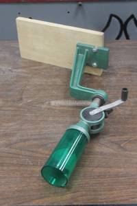 lot 90 image: RCBS UNIFLOW POWDER MEASURE ON WOOD BASE&nbsp