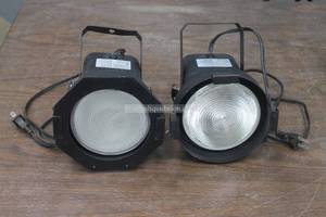 lot 148 image: &nbspTOTAL OF 2 AMERICAN DJ PAR-38BL CAN LIGHTS&nbsp