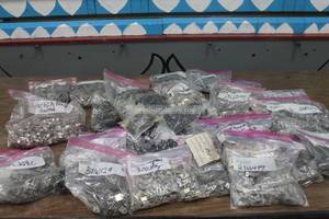 lot 182 image: GENEROUS AMOUNT OF ASSORTED COLLECTION OF ELECTRICAL COMPONENTS CRYSTAL OSCILLATORS  ASSORTED TRANSISTORSTACTILE SWITCHES  SEE PICS&nbsp