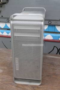 lot 186 image: APPLE MAC PRO A1289&nbsp PROFESSIONAL DESKTOP COMPUTER , POWERED ON  SEE PICS&nbsp