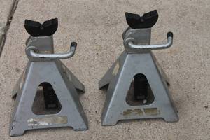 lot 8 image: SET OF MACK JACK STANDS ,9332&nbsp