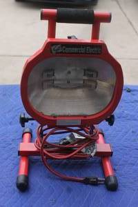 lot 10 image: COMMERCIAL ELECTRIC PORTABLE WORK LIGHT 4Z21&nbsp
