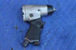 lot 20 image: CENTRAL PNEUMATIC 93296 AIR IMPACT WRENCH&nbsp