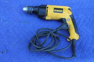 lot 22 image: DEWALT DW511&nbsp &nbsp12 VSR SINGLE-SPEED CORDED HAMMER DRILL&nbsp