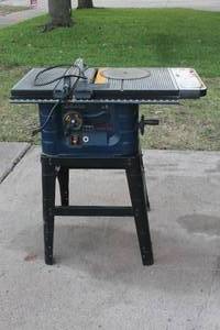 lot 32 image: GMC&nbsp REDEYE LASER GUIDE SYSTEM 10 TABLE SAW WITH 2- 10 BLADES  SEE PICS&nbsp