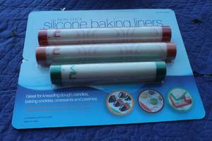 lot 47 image: NIU FRANCE NON STICK SILICONE 3PC BAKING LINERS , 428785&nbsp