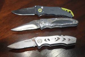 lot 60 image: TOTAL OF 3 POCKET KNIVES , LEATHERMAN, WINCHESTER , GUARDIAN  SEE PICS&nbsp