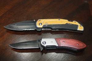 lot 61 image: TOTAL OF 2 POCKET KNIVES  SEE PICS&nbsp