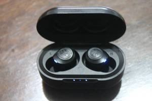 lot 65 image: JLAB EAR BUDS , MODEL JBUDS&nbsp