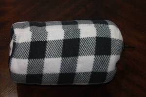 lot 77 image: HEATED 12VOLT TRAVEL BLANKET WITH STORAGE BAG&nbsp  SEE PIC&nbsp
