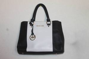 lot 79 image: MICHAEL KORS LARGE SAFFIANO LEATHER BLACK &amp WHITE SATCHEL TOTE HANDBAG WITH STRAP , 14W&nbsp