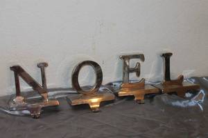 lot 86 image: NOEL CHRISTMAS METAL SILVER STOCKING HOLDERS&nbsp