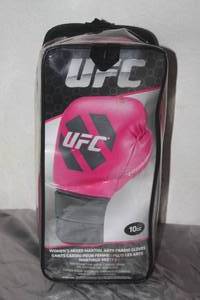 lot 94 image: UFC WOMENS PINK MMA CARDIO KICKBOXING GLOVES