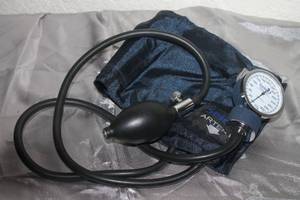 lot 98 image: SELECT ADJUSTABLE SPHYGMOMANOMETER MANUAL BLOOD PRESSURE MONITOR&nbsp